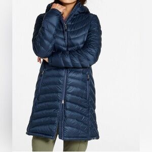 L.L.Bean Navy Blue Women’s Ultralight 850-Fill Goose Down Hooded Coat –Size L”